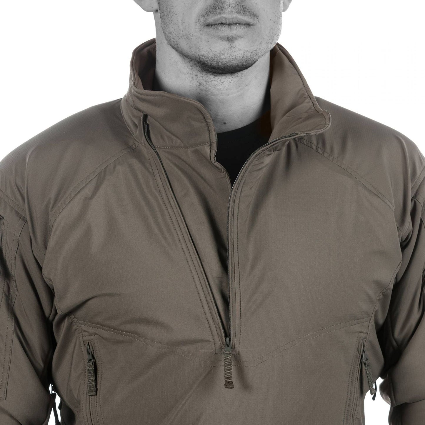 Winter Combat Gear: Thermal insulation, customized fit, convenient wrist-warmers.